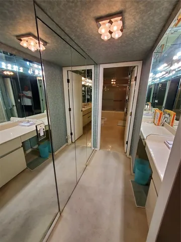 $3,500 | 5757 Collins Avenue, Unit 1902, Miami Beach, FL 33140