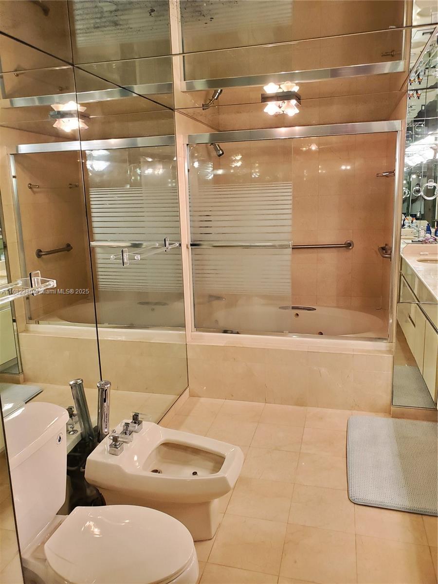 5757 Collins Avenue, Unit 1902 Miami Beach, FL 33140 - Photo 17 of 25