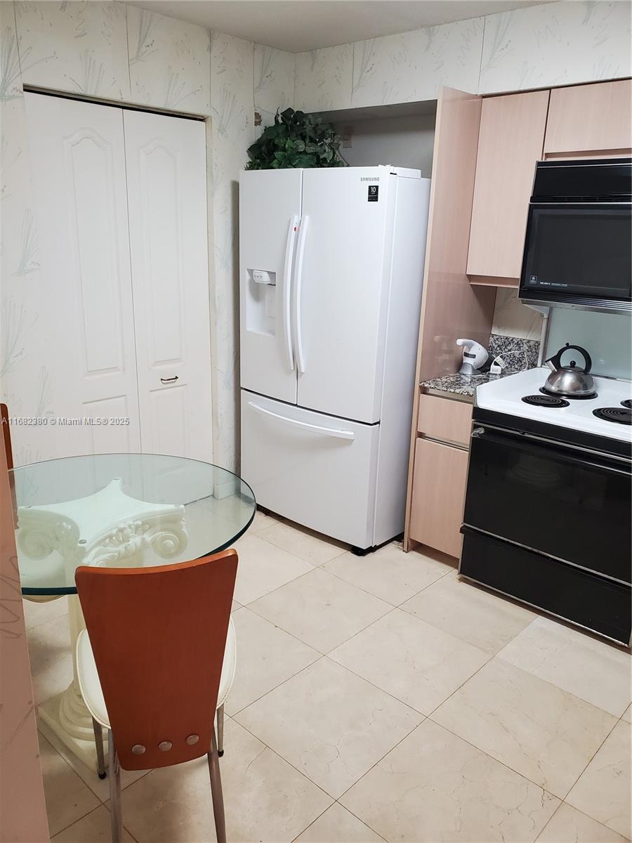 5757 Collins Avenue, Unit 1902 Miami Beach, FL 33140 - Photo 21 of 25