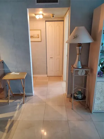 $3,500 | 5757 Collins Avenue, Unit 1902, Miami Beach, FL 33140