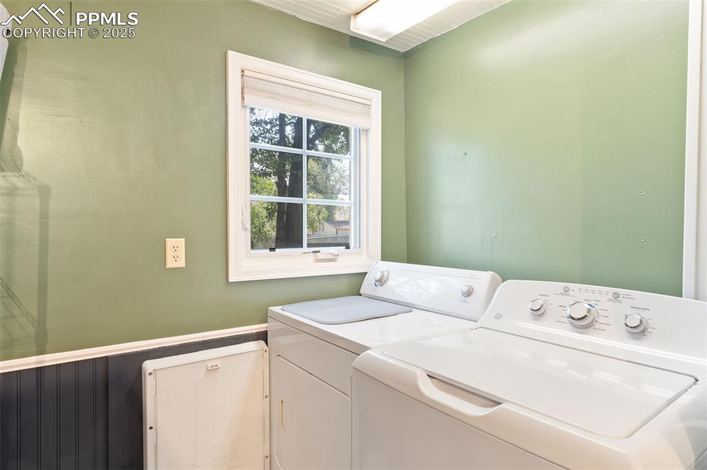 732 Rudd Avenue Canon City, CO 81212 - Photo 20 of 36 a bedroom with a bed and a window