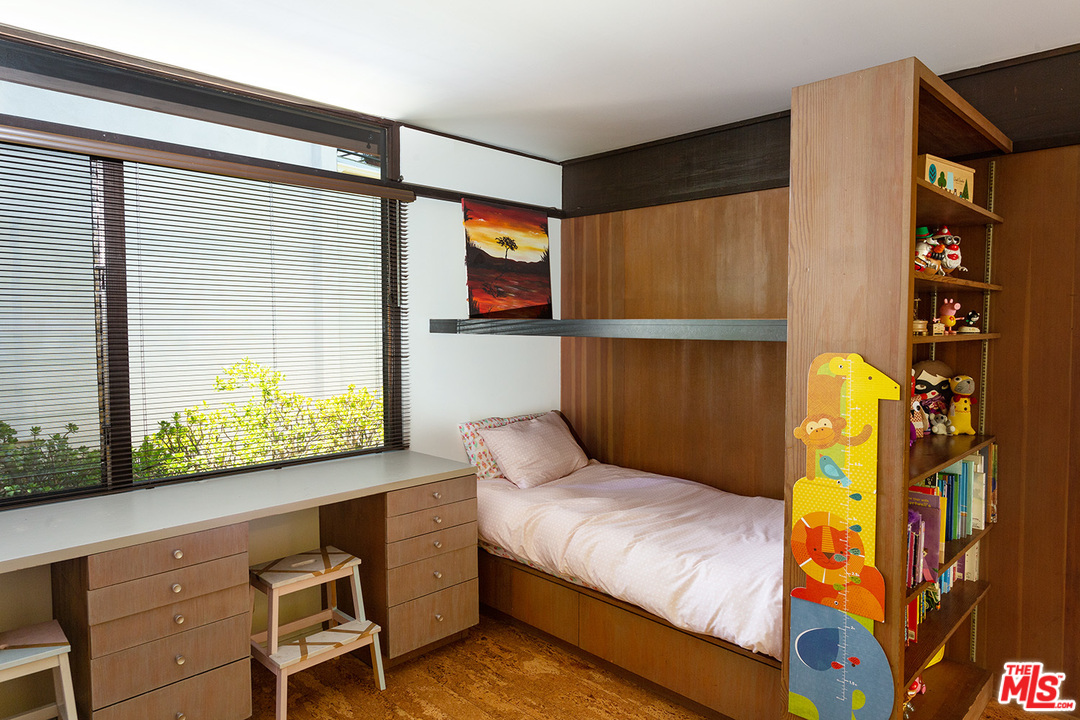 1617 Pleasant Way Pasadena, CA 91105 - Photo 11 of 19 a bedroom with a bed and a window