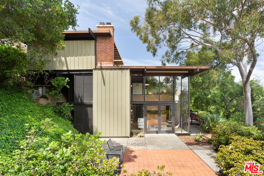 1617 Pleasant Way Pasadena, CA 91105 - Photo 19 of 19 front view of house with a yard