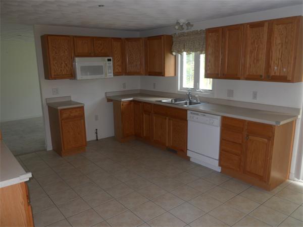 69 Cheyenne Road Worcester, MA 01606 - Photo 4 of 14 Gallery Image 4
