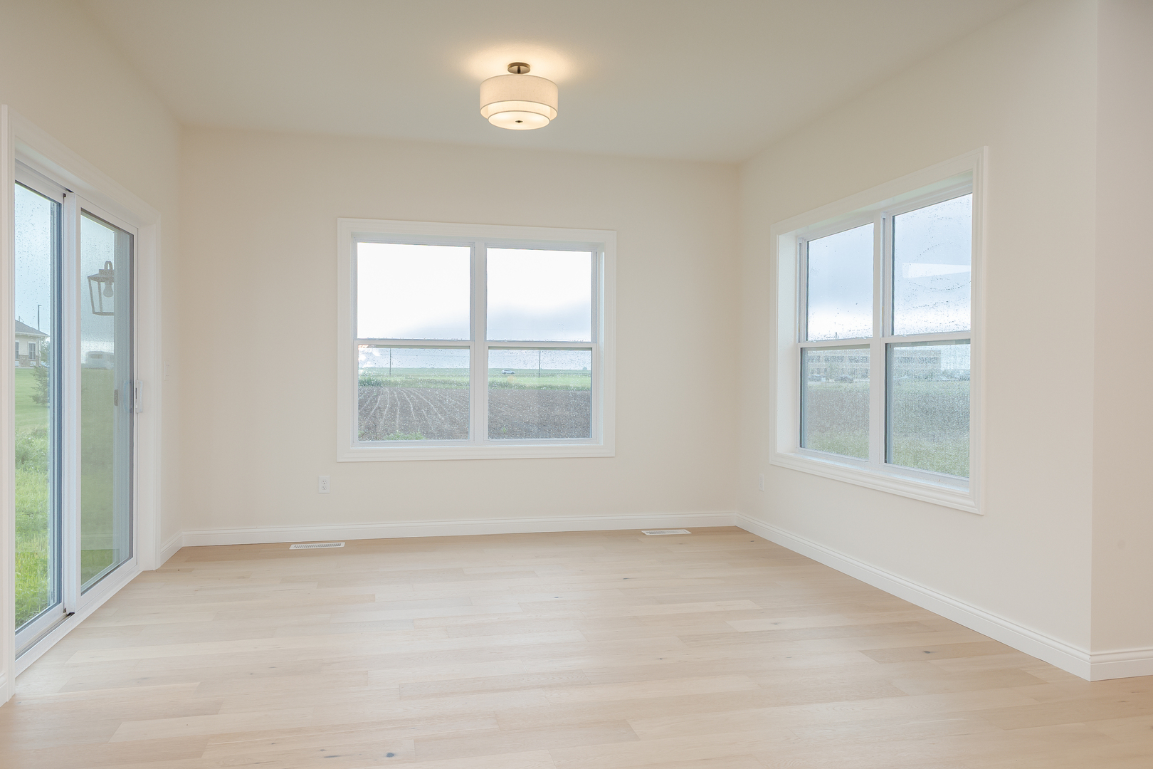 1313 Woodbine Road Bloomington, IL 61704 - Photo 36 of 67 an empty room with a window