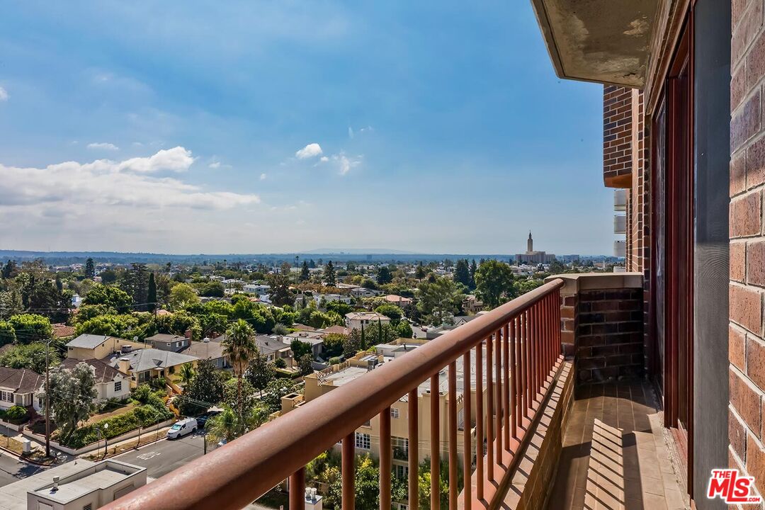 10550 Wilshire Boulevard, Unit 804 Los Angeles, CA 90024 - Photo 20 of 22 a view of city from balcony