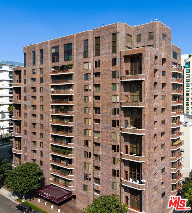 10550 Wilshire Boulevard, Unit 804 Los Angeles, CA 90024 - Photo 22 of 22 a front view of a building