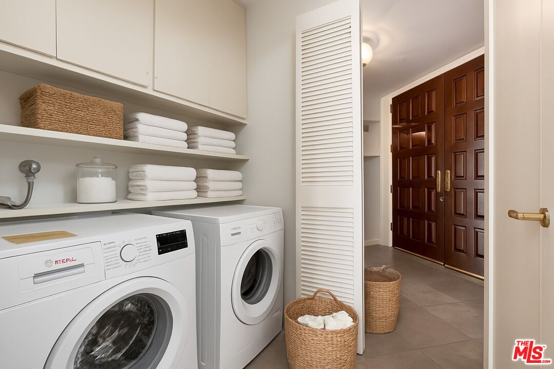 10550 Wilshire Boulevard, Unit 804 Los Angeles, CA 90024 - Photo 10 of 22 a utility room with dryer and washer