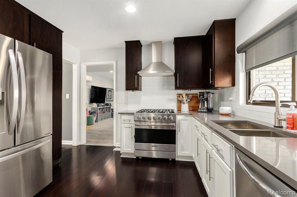 29849 Sugar Spring Road Farmington Hills, MI 48334 - Photo 9 of 49