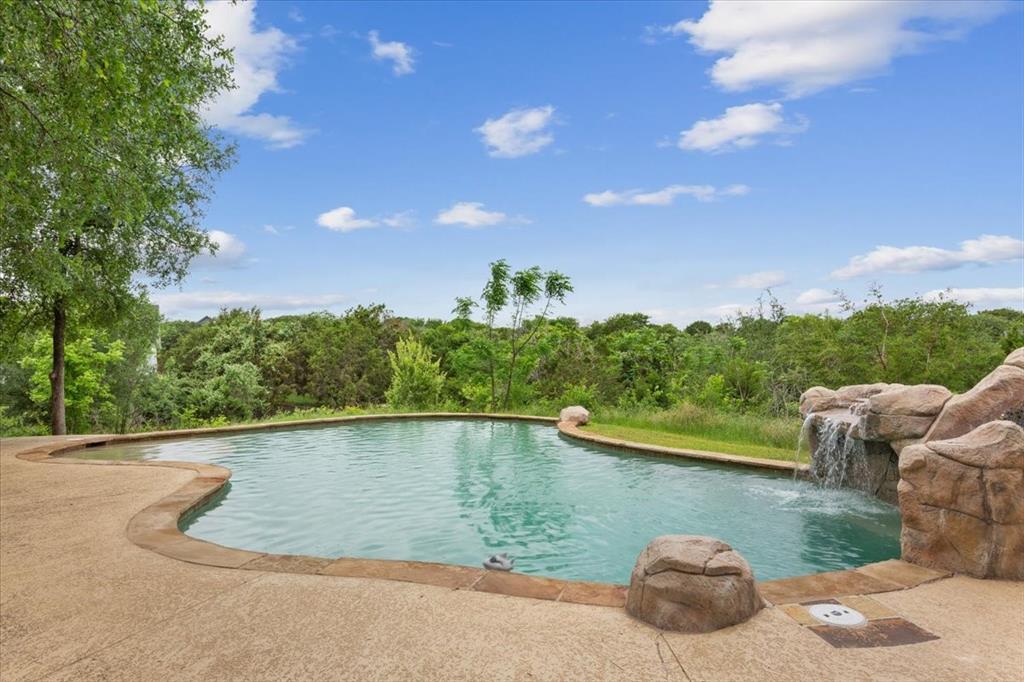 1125 Whispering Oaks China Spring, TX 76633 - Photo 4 of 36