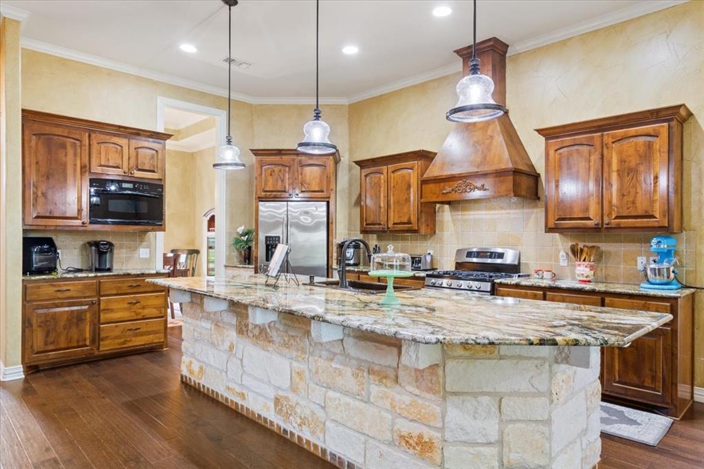 1125 Whispering Oaks China Spring, TX 76633 - Photo 9 of 36