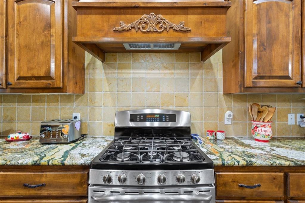 1125 Whispering Oaks China Spring, TX 76633 - Photo 10 of 36