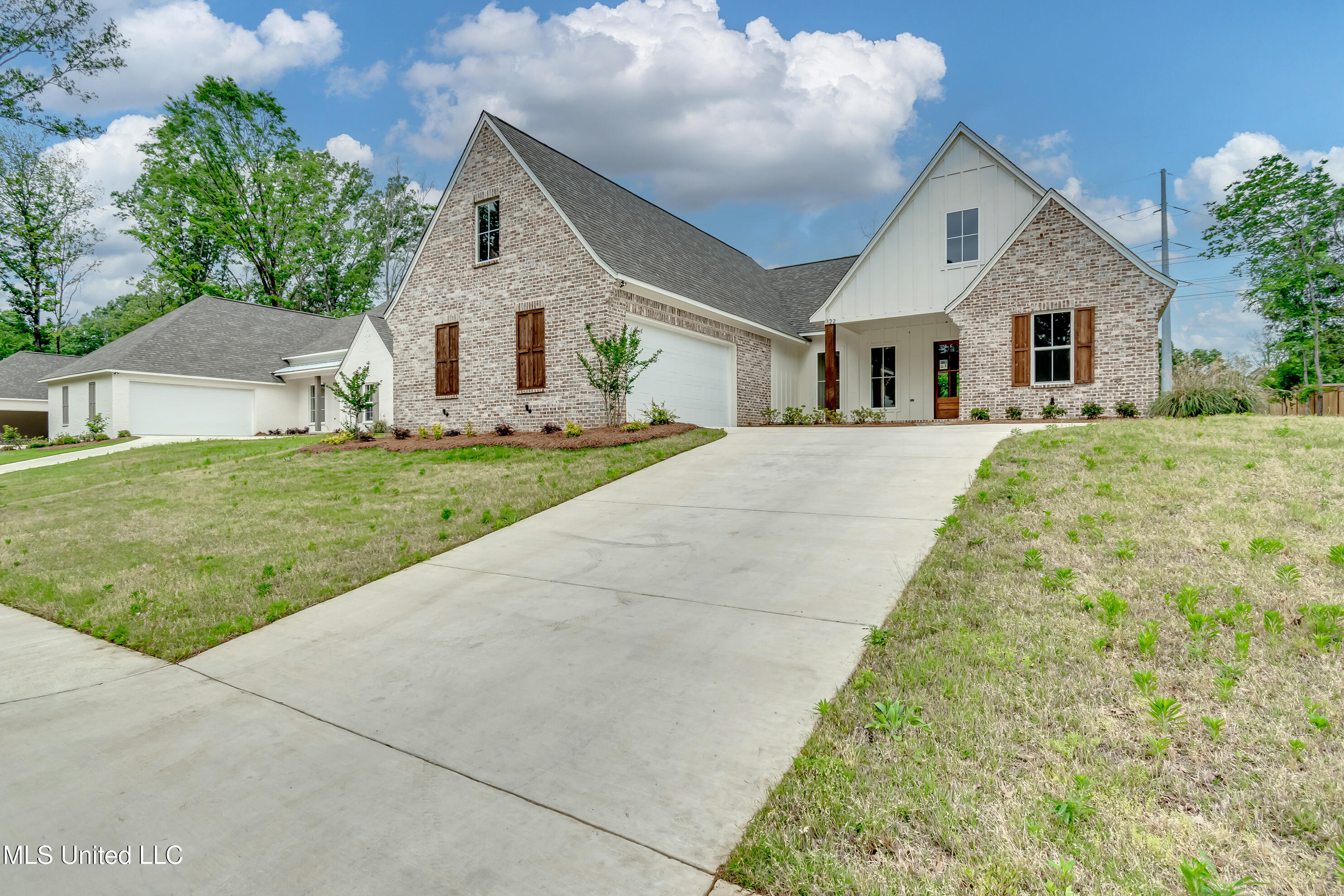 122 Grayson Way Madison, MS 39110 - Photo 2 of 50 Side Entry Garage