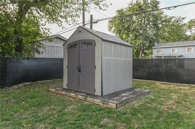 $199,900 | 18108 Shoshone Drive, Independence, MO 64058