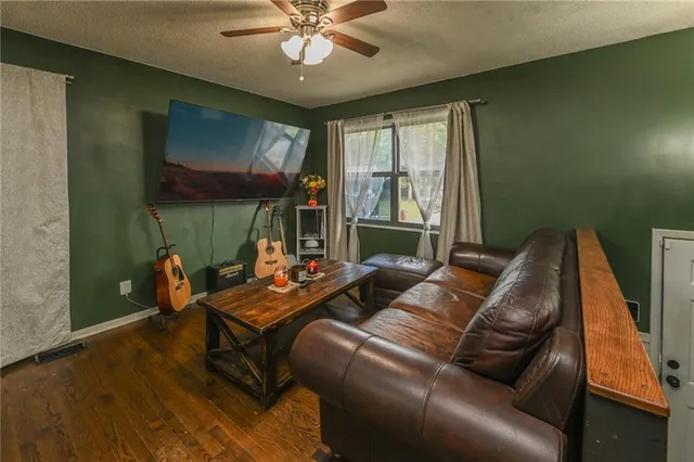 $199,900 | 18108 Shoshone Drive, Independence, MO 64058