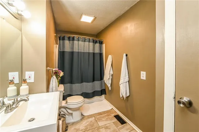 $199,900 | 18108 Shoshone Drive, Independence, MO 64058