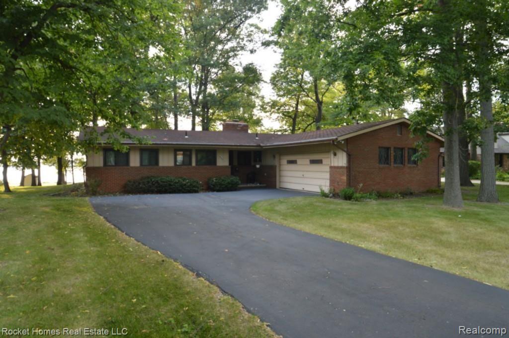 18440 Meridian Road Grosse Ile, MI 48138 - Photo 41 of 41 DSC_0101.jpg