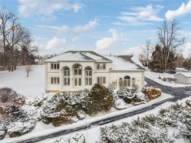 $875,000 | 236 Lakewood Road, Greensburg, PA 15601