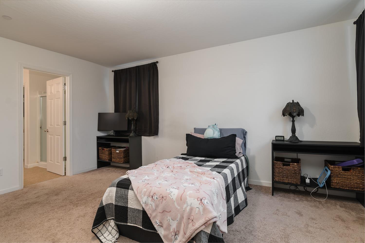 1945 East Gum Avenue Reedley, CA 93654 - Photo 14 of 31 a bedroom with a bed and a television