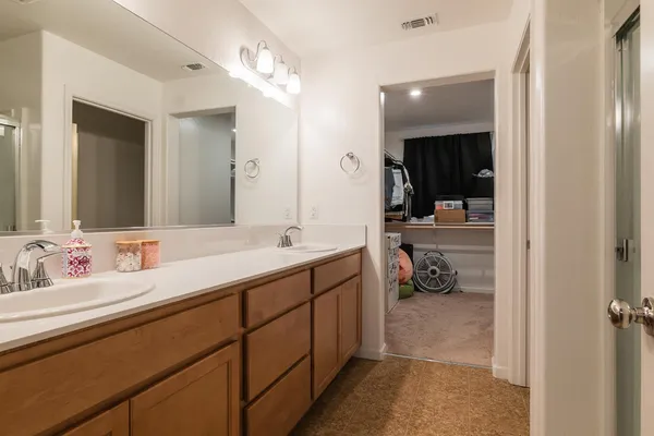 $459,000 | 1945 East Gum Avenue, Reedley, CA 93654