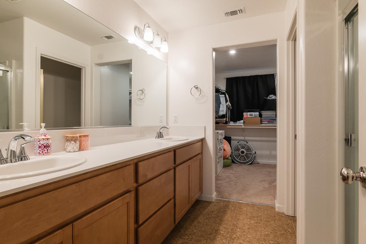 1945 East Gum Avenue Reedley, CA 93654 - Photo 16 of 31 a en suite bathroom with a double vanity sink and a mirror