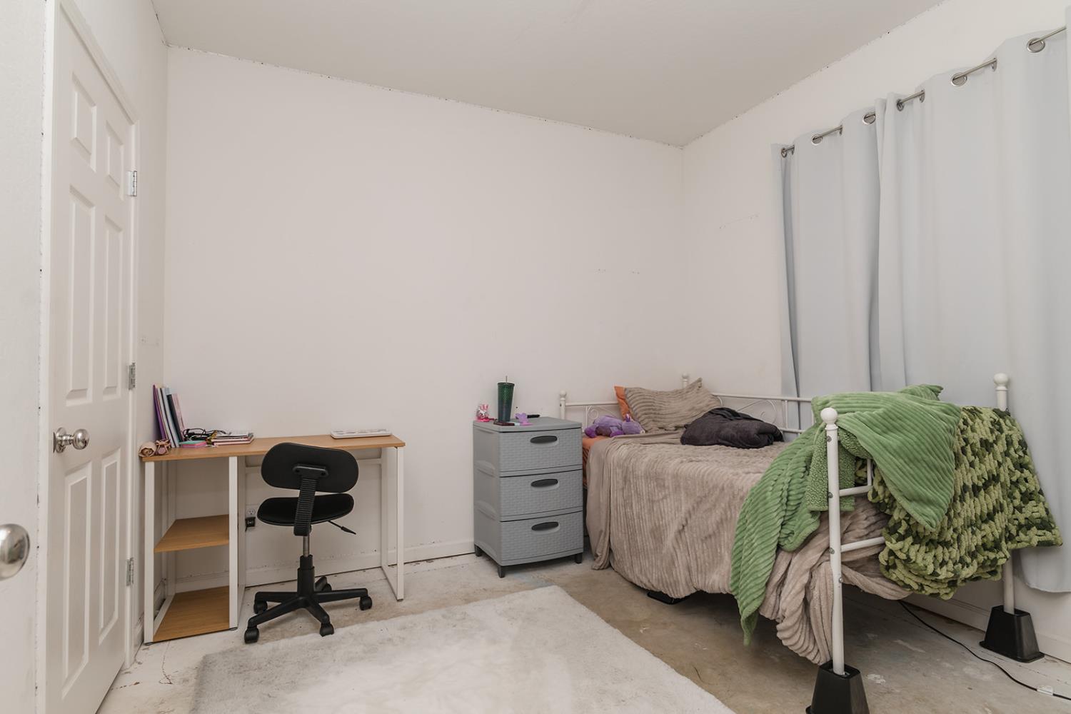 1945 East Gum Avenue Reedley, CA 93654 - Photo 25 of 31 a bedroom with a bed and a chair