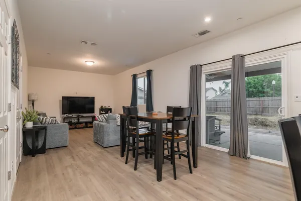 $459,000 | 1945 East Gum Avenue, Reedley, CA 93654