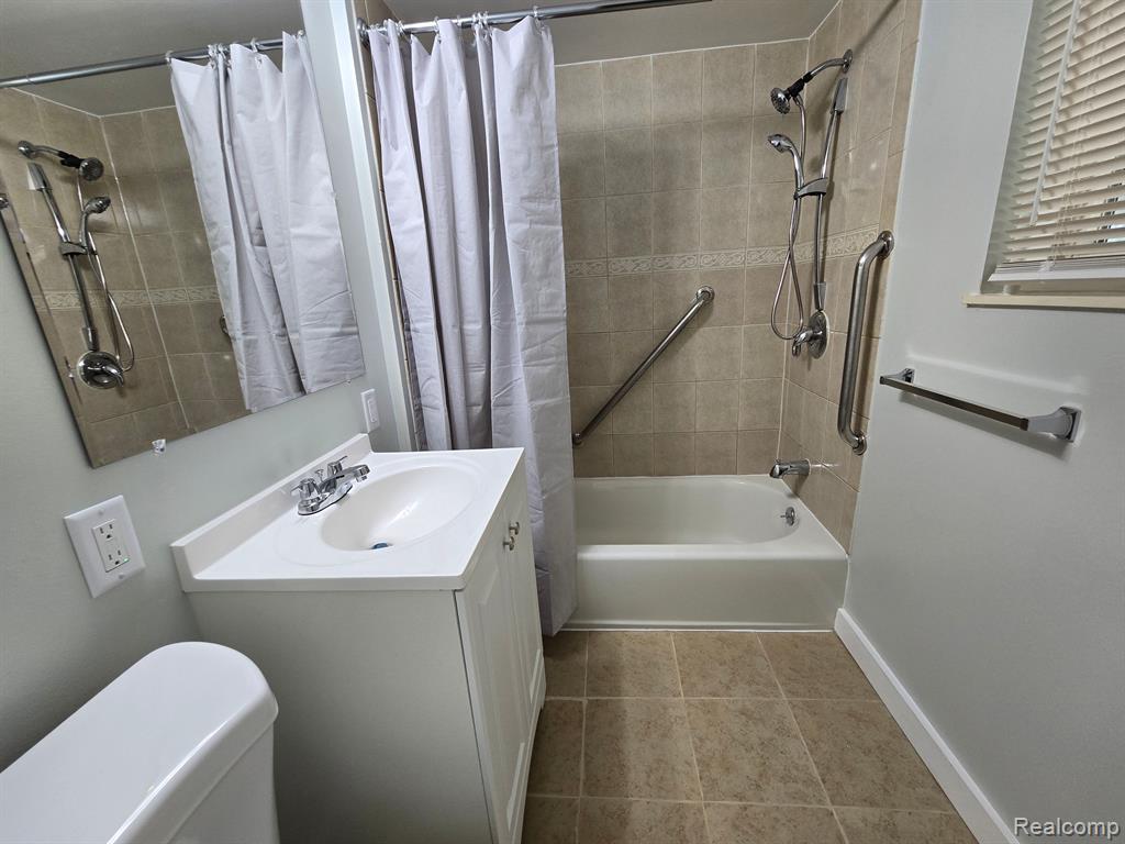 8189 Potomac Center Line, MI 48015 - Photo 26 of 49