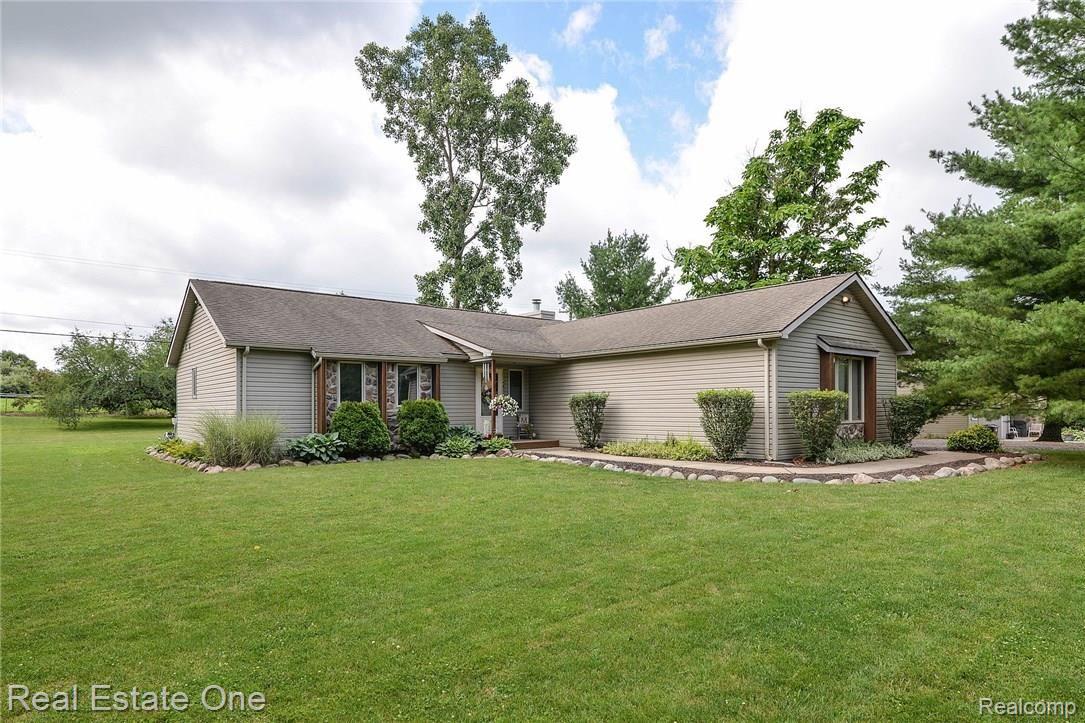 255 Triangle Lake Road Howell, MI 48843 - Photo 2 of 48 0.jpg
