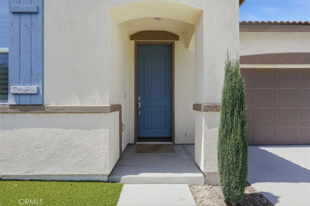 32350 Iron Trail Road Winchester, CA 92596 - Photo 4 of 32 a view of entryway with a rug