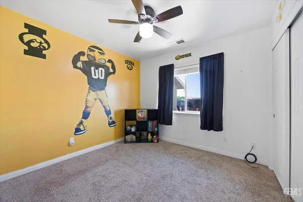 a view of a livingroom with furniture window and outside view