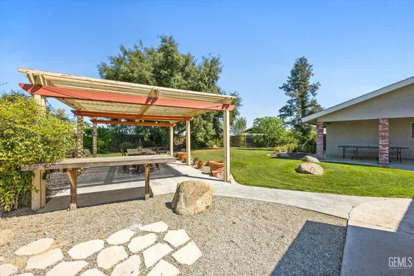 a view of an outdoor space