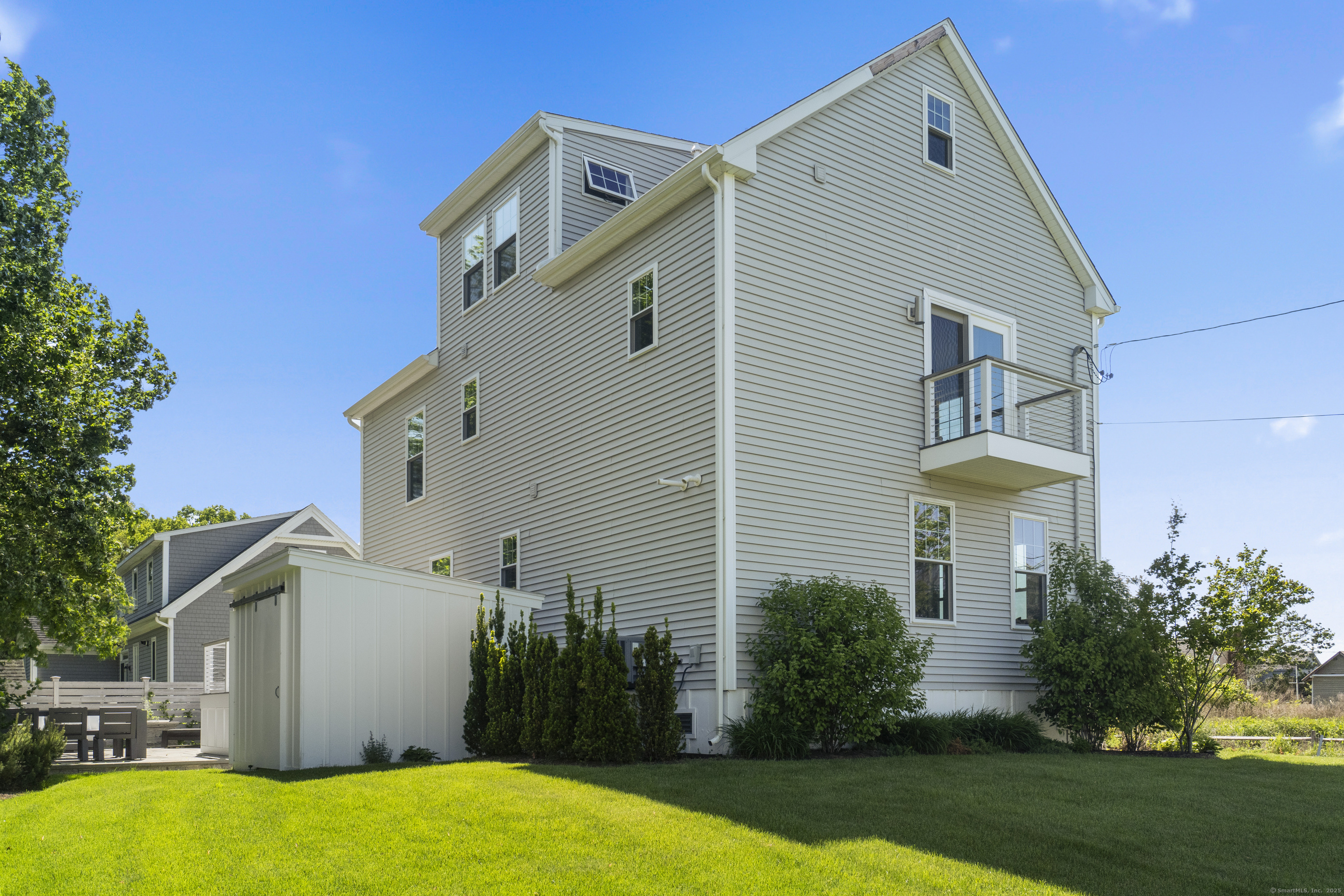 3 Arrowhead Road Madison, CT 06443 - Photo 5 of 40 a view of a house with backyard and plants