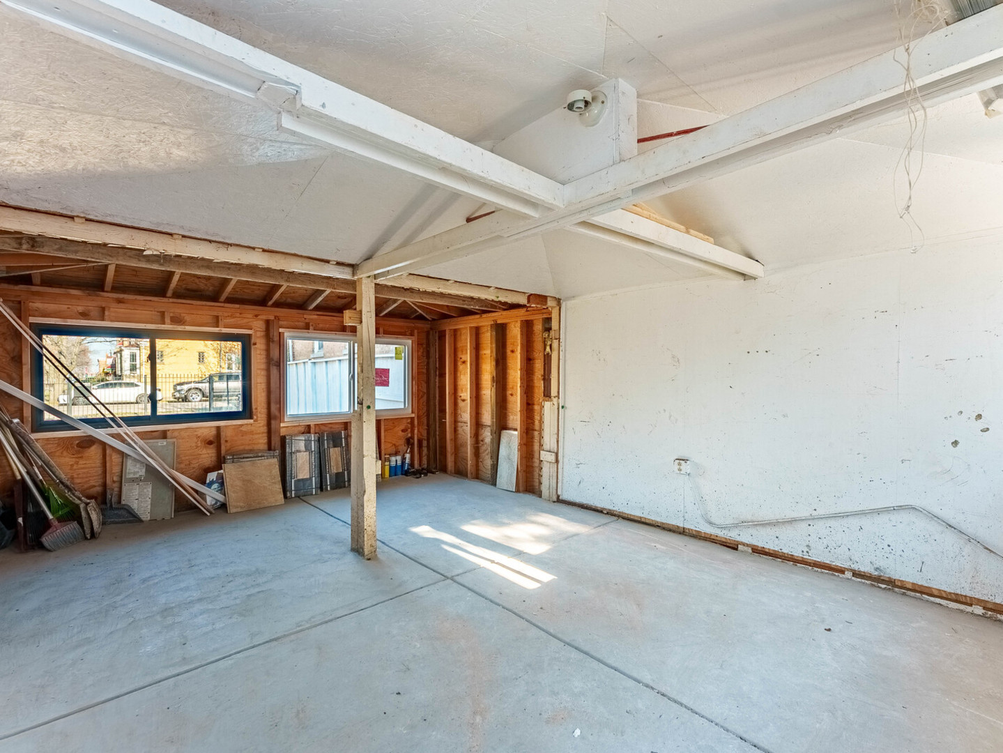 4025 West 56th Street Chicago, IL 60629 - Photo 24 of 26 a view of an empty room with window