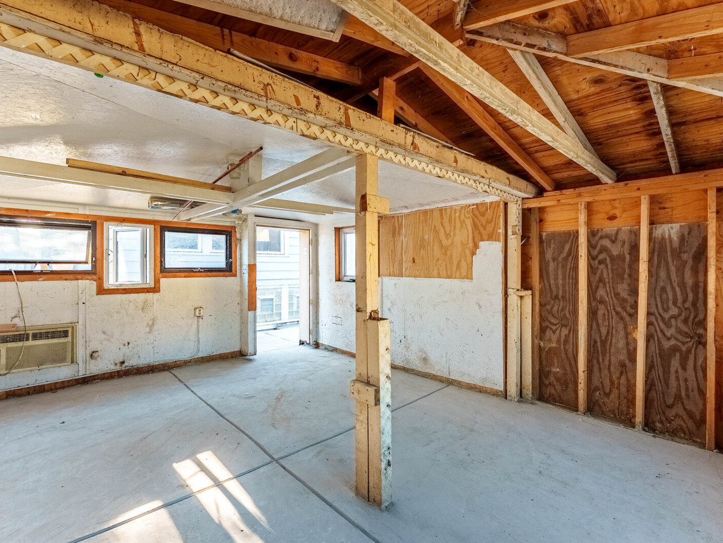 4025 West 56th Street Chicago, IL 60629 - Photo 25 of 26 a view of a garage