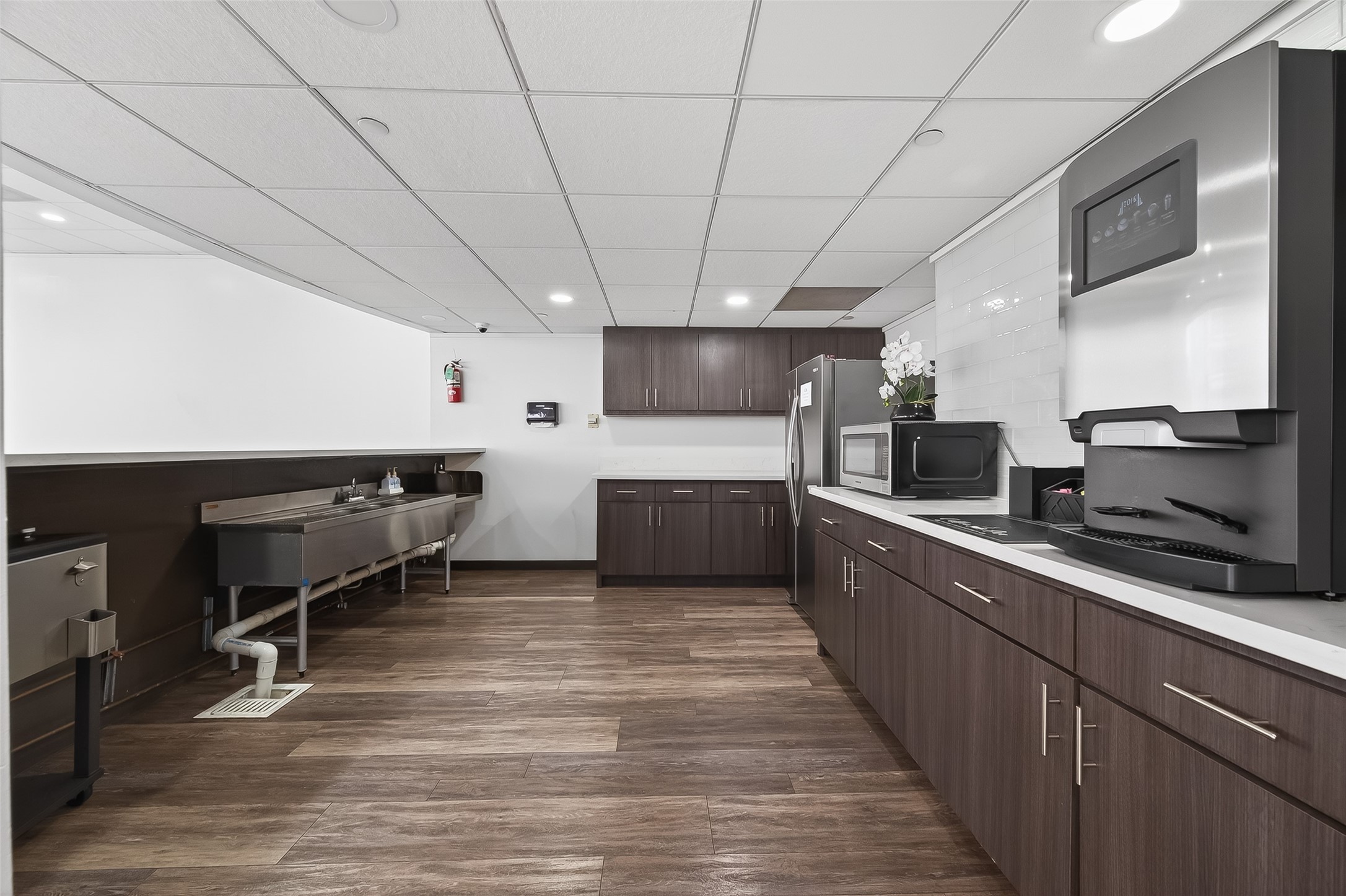 2016 Main Street, Unit 3 Houston, TX 77002 - Photo 22 of 36 Complimentary Coffee Bar