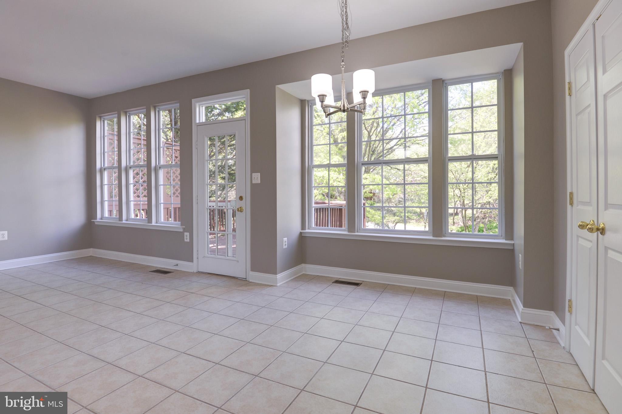 615 Springhouse Square Southeast Leesburg, VA 20175 - Photo 13 of 36 Kitchen area