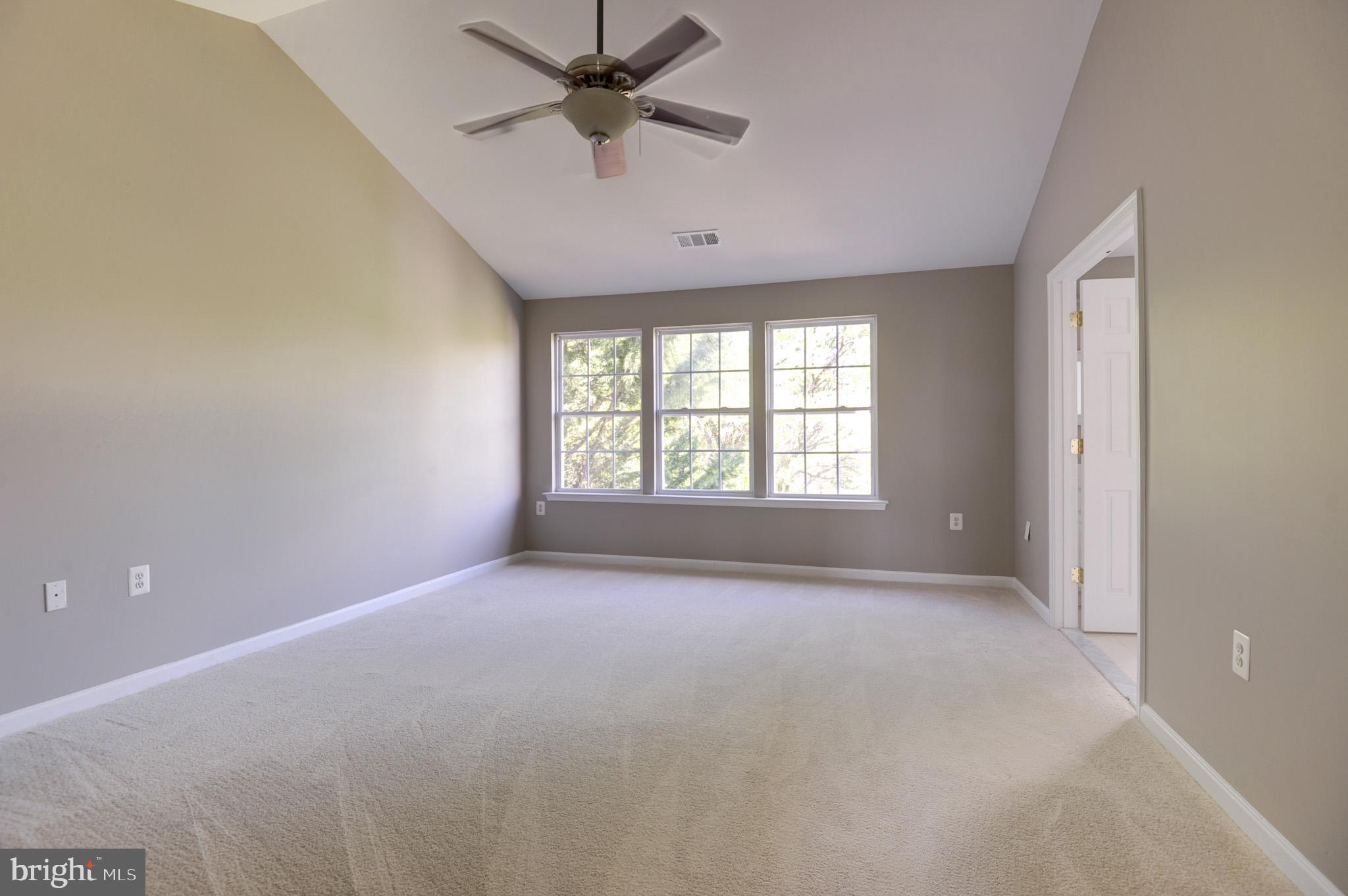 615 Springhouse Square Southeast Leesburg, VA 20175 - Photo 15 of 36 Primary bedroom