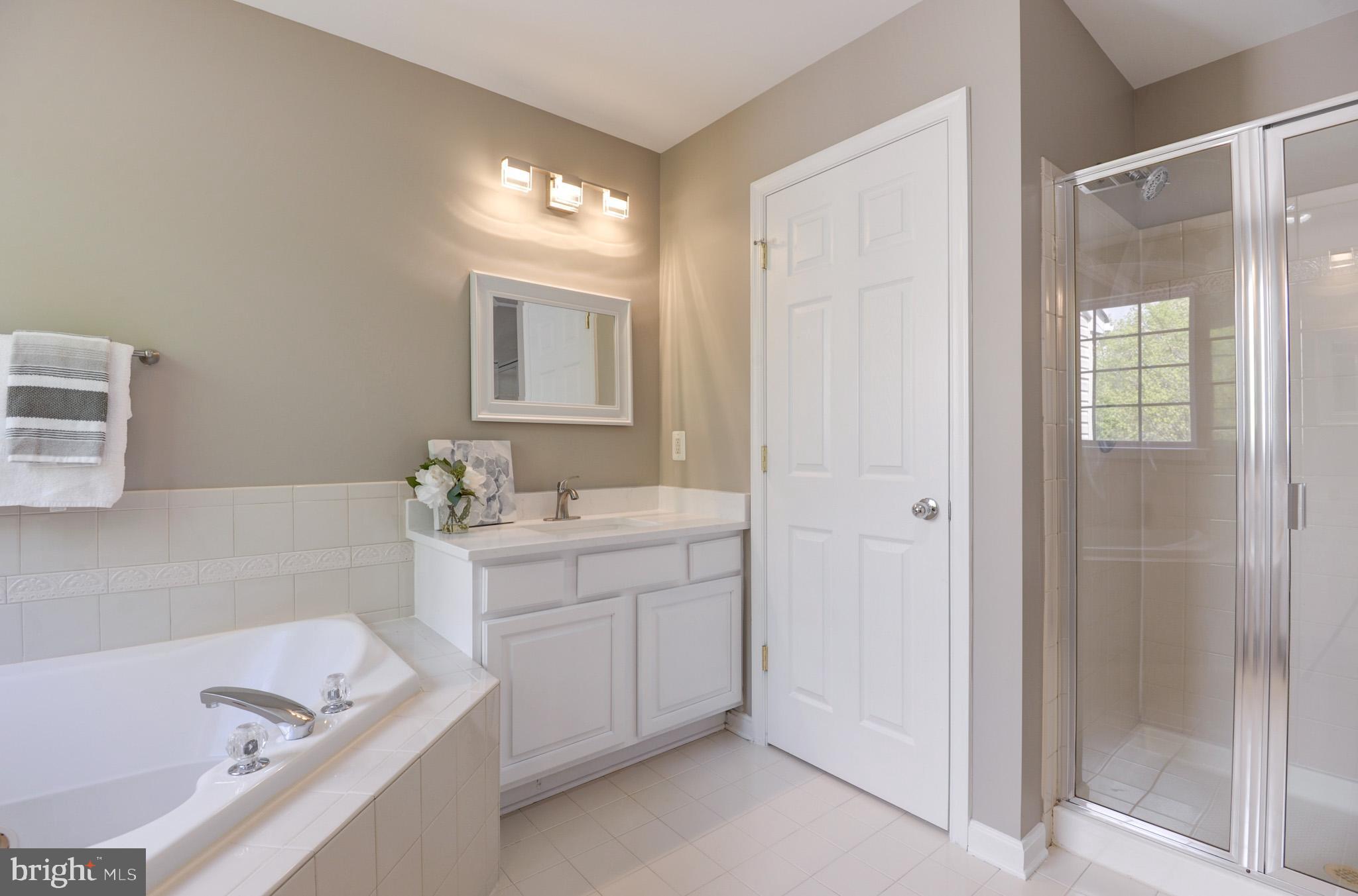 615 Springhouse Square Southeast Leesburg, VA 20175 - Photo 20 of 36 primary bathroom with private door for toilet