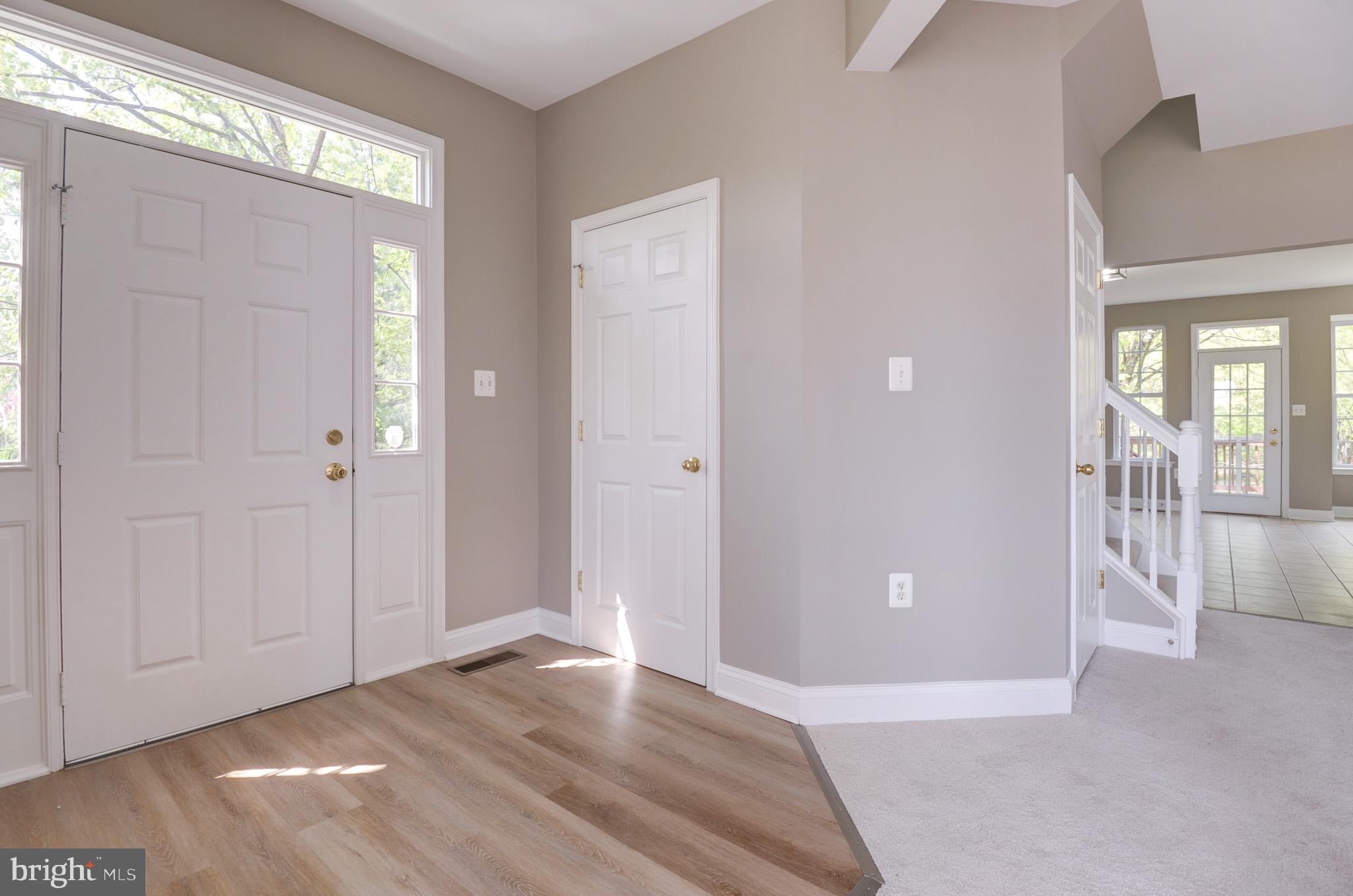 615 Springhouse Square Southeast Leesburg, VA 20175 - Photo 2 of 36 Foyer
