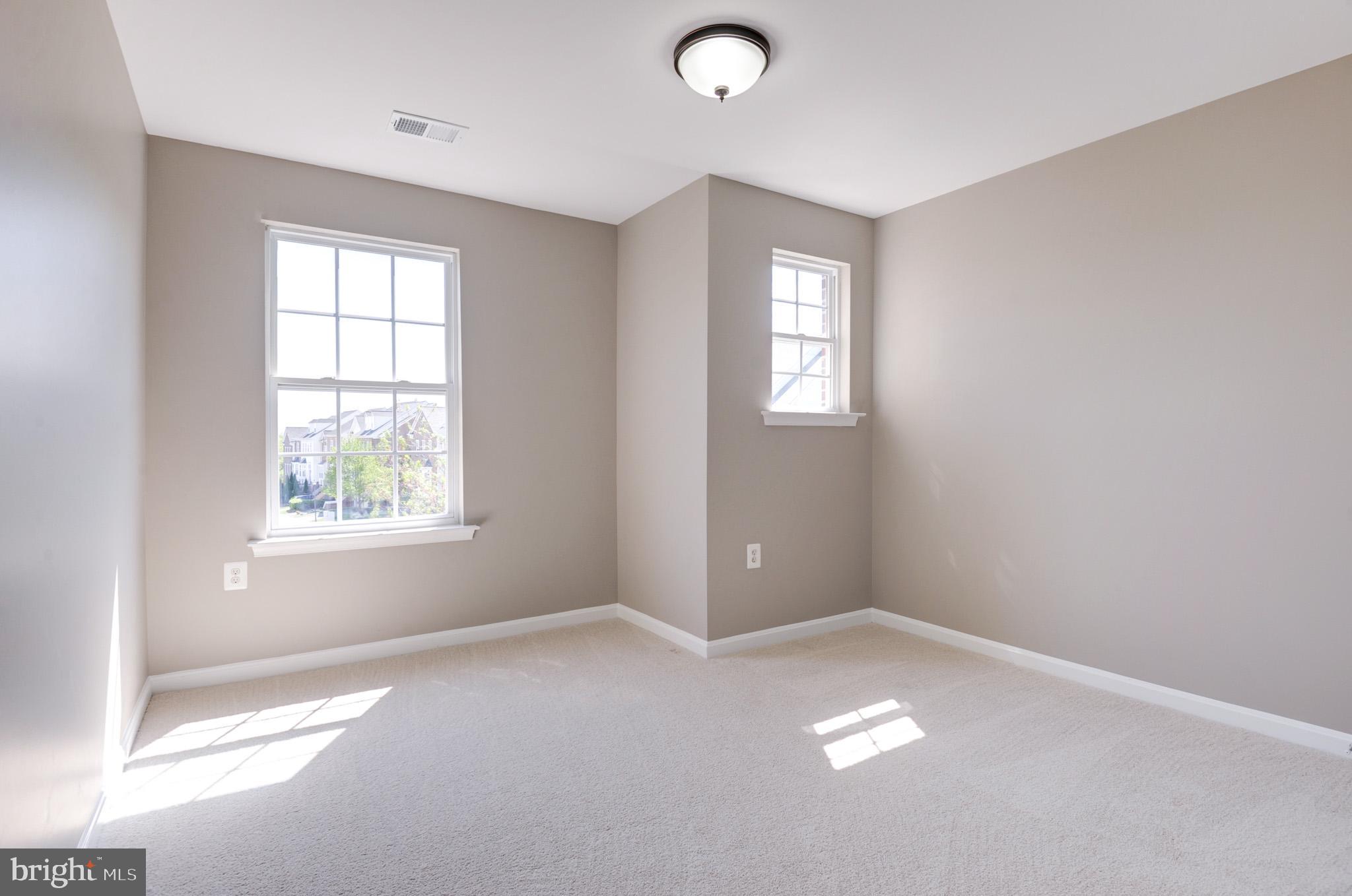 615 Springhouse Square Southeast Leesburg, VA 20175 - Photo 22 of 36 second bedroom
