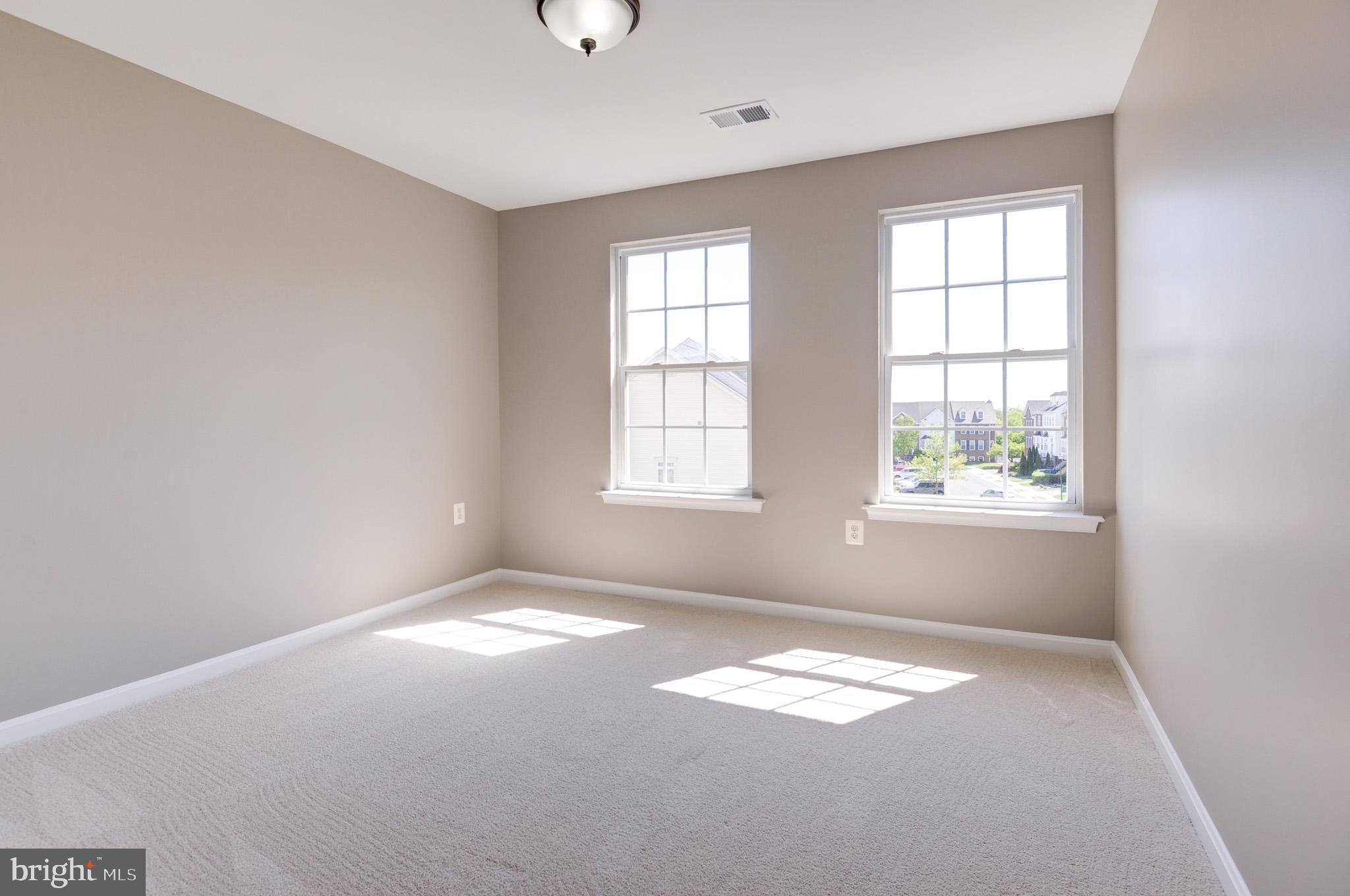 615 Springhouse Square Southeast Leesburg, VA 20175 - Photo 23 of 36 third bedroom