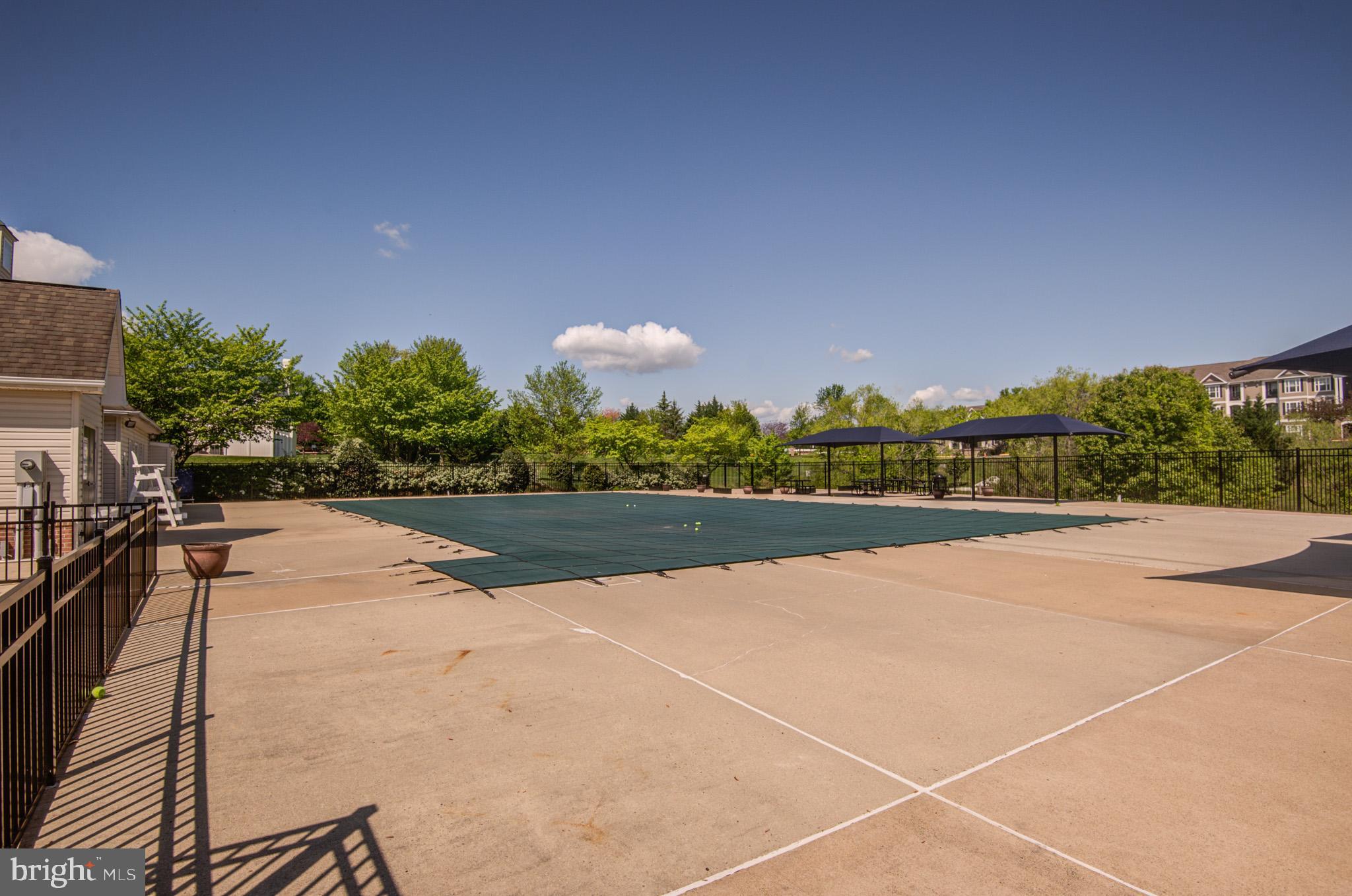 615 Springhouse Square Southeast Leesburg, VA 20175 - Photo 36 of 36 Tavistock Swimming pool