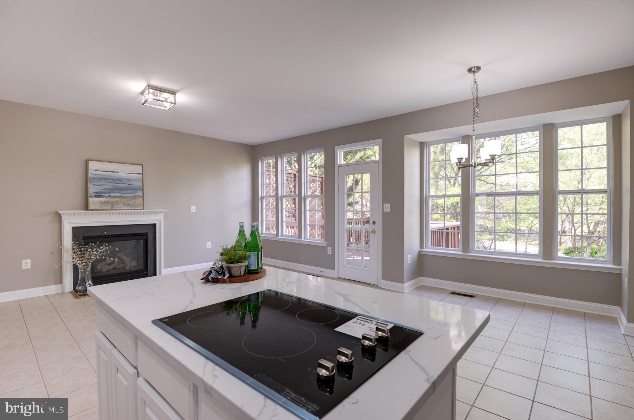 615 Springhouse Square Southeast Leesburg, VA 20175 - Photo 7 of 36 Kitchen