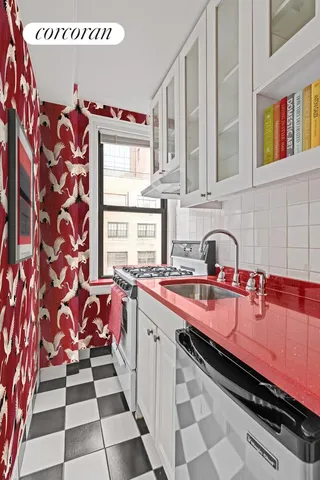 $949,000 | 45 5th Avenue, Unit 16C | Greenwich Village