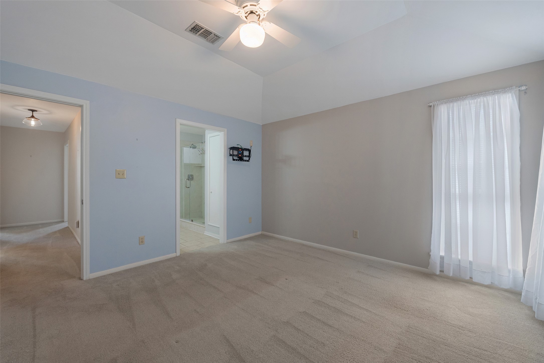 2017 Penick Road Waller, TX 77484 - Photo 22 of 28 Primary Bedroom