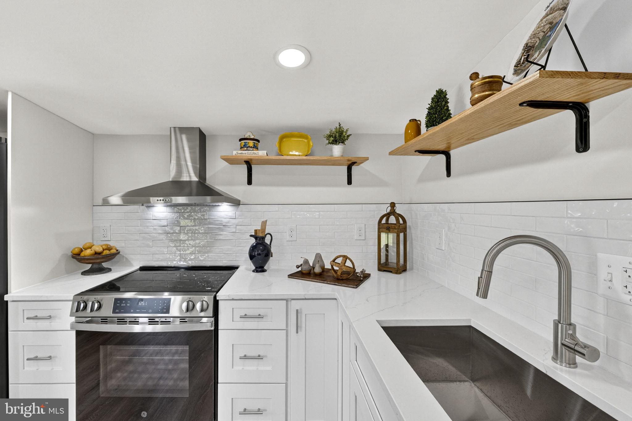 33960 Welbourne Road Upperville, VA 20184 - Photo 16 of 43 Sleek kitchen with modern elegance.