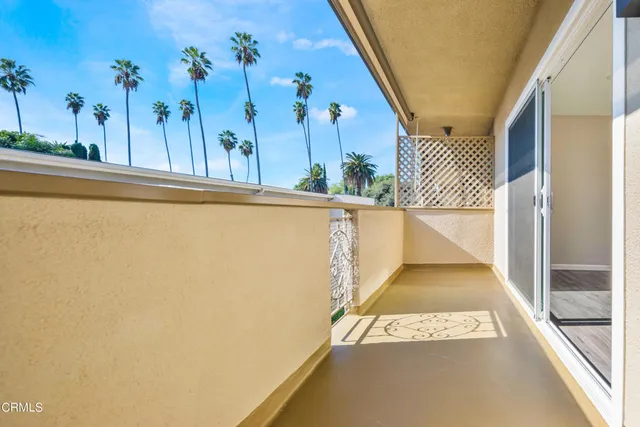 $2,195 | 590 North Los Robles Avenue, Unit 8, Pasadena, CA 91101