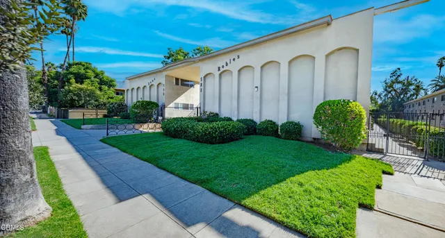 $2,195 | 590 North Los Robles Avenue, Unit 8, Pasadena, CA 91101