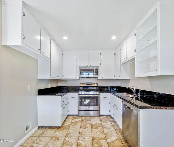 $2,195 | 590 North Los Robles Avenue, Unit 8, Pasadena, CA 91101